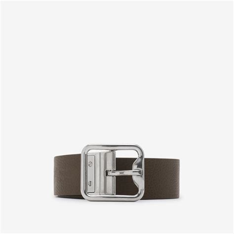 Thin Check B Buckle Belt in Sand 